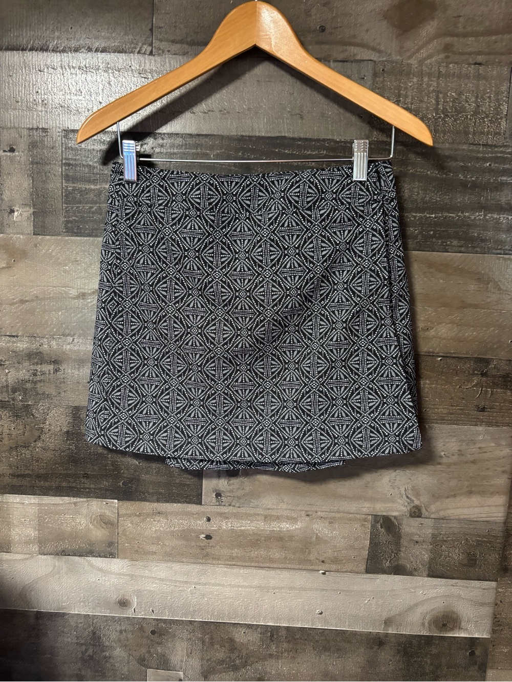 Ripskirt Hawaii Black & White Geometric Mini Skirt XS